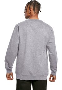 Šedá mikina s dlhými rukávmi, rebrovanými manžetami a klasickým okrúhlym výstrihom; vyrobená z jemnej, štruktúrovanej látky; voľne strihaný dizajn.