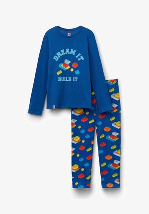 Haut à manches longues bleu avec le texte "DREAM IT BUILD IT" et un graphisme de blocs de construction, assorti à un pantalon décoré de motifs colorés de blocs de construction.