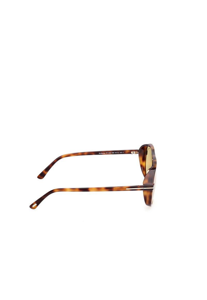 Occhiali da sole tartarugati con lenti rotonde, montatura larga e stanghette sottili. Presentano una leggera lucentezza e dettagli metallici ai lati.