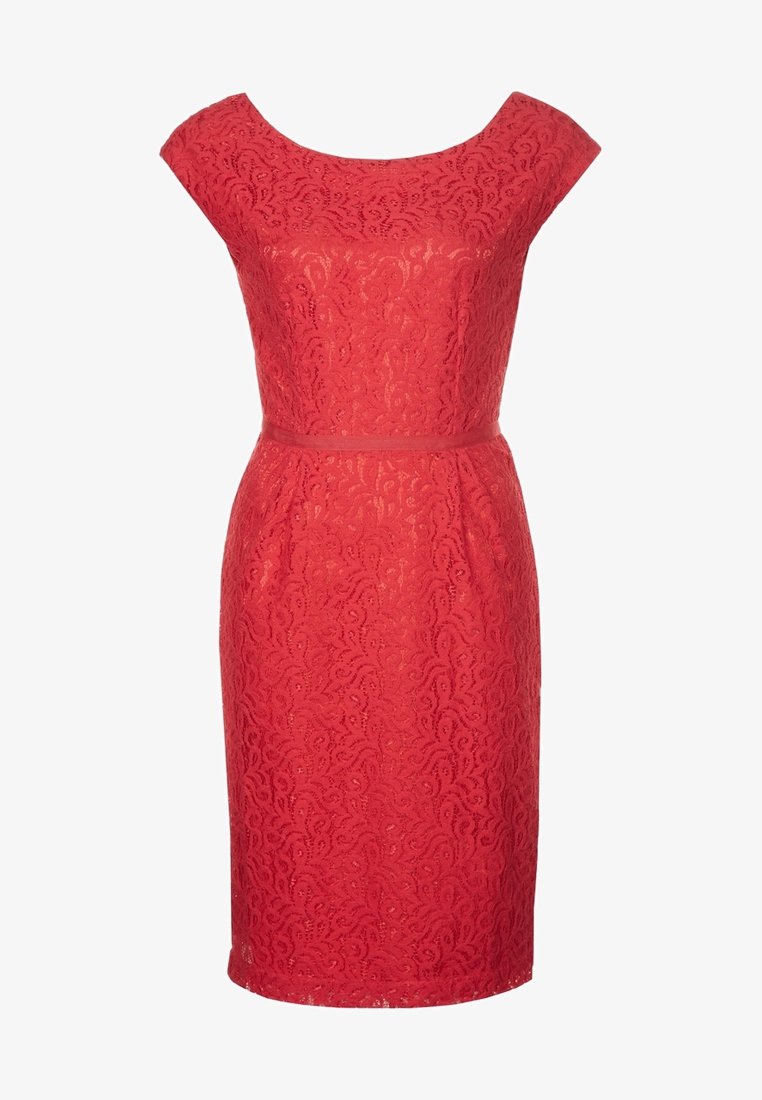 Robe en dentelle rouge avec une silhouette ajustée, un col bateau et des manches courtes. Présente des motifs floraux complexes et une ceinture assortie à la taille.