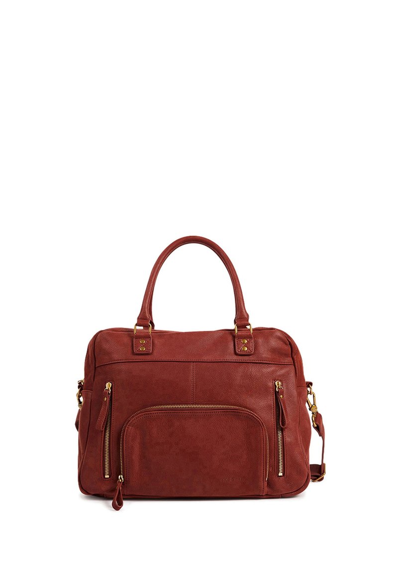 Rote Leder-Tragetasche mit doppelten Obergriffen, goldfarbener Hardware, vorderen Reißverschlussfächern und einer strukturierten Oberfläche. Inklusive abnehmbaren Schultergurt.
