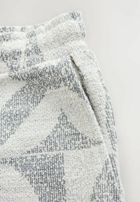 Thumbnail Image 3