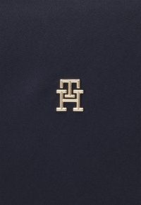 Thumbnail Image 6
