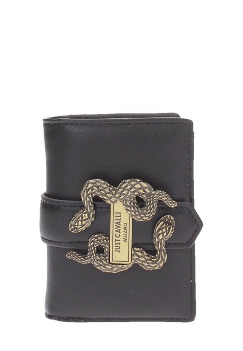 Cartera de piel negra con un cierre en forma de serpiente en tono dorado y una etiqueta rectangular que dice "JUST CAVALLI MILANO". Diseño compacto y texturizado.