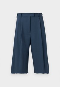 Μπλε σκούρο παντελόνι με φαρδύ πόδι και κομμένο μήκος, με πιέτες μπροστά, θηλιές για ζώνη και κρυφό μπροστινό κούμπωμα, πάνω σε απλό φόντο.