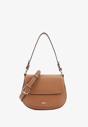 Braune Leder Crossbody-Tasche mit Klappenverschluss, verstellbarem Trageriemen, goldener Schnalle und kleinem goldenen Tierlogo auf der vorderen Tasche.