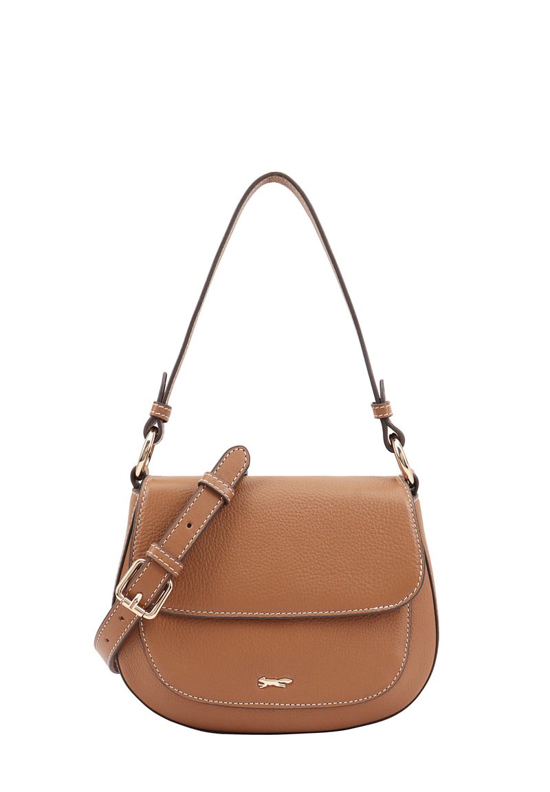 Sac en cuir marron porté travers avec fermeture à rabat, bandoulière réglable, boucle en or et petit logo d'animal en or sur la poche avant.