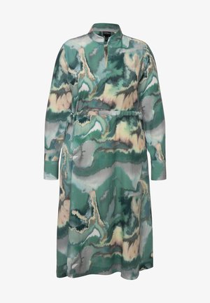 Vestido de manga larga en un patrón abstracto verde y beige, hecho de tela ligera. Presenta un cuello, una tapeta delantera y un lazo en la cintura.