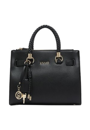 Bolso de mano de cuero negro texturizado con asas trenzadas, herrajes dorados, nombre de la marca Liu Jo y colgantes decorativos en forma de llave en la parte delantera.