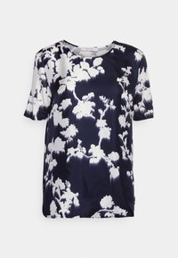 Navy krátký rukáv blůza vyrobená z lehkého materiálu, která má bílý abstraktní květinový vzor a kulatý výstřih. Hladká textura, uvoln�ěný střih.