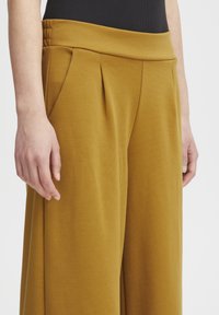 ICHI KATE SUS WIDE  - Pantalones deportivos - cathay spice