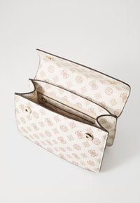 Guess EVELUNE CONVERTIBLE XBODY FLAP - Borsa a tracolla - cream logo