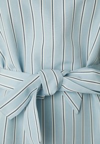 Vero Moda VMELINA BELT - Blúzka - nantucket breeze/white
