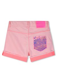 Rózsaszín farmer rövidnadrág hajtott szegéllyel, holografikus flitteres zsebbel és texturált derékpánttal, amelyen logó címke található.