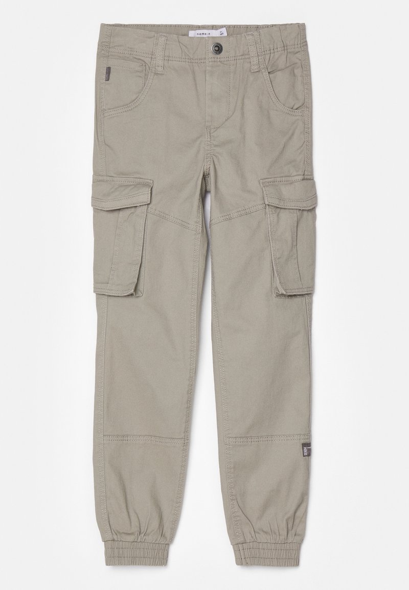 Pantalon cargo beige clair avec poches avant et latérales, poignets élastiques et fermeture par bouton à la taille.