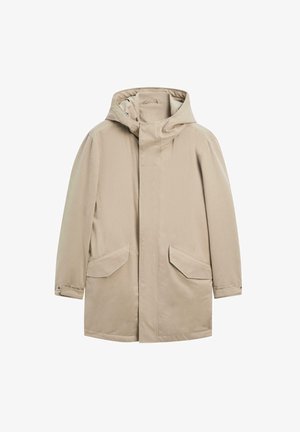 Beige wasserfester Mantel mit Kapuze, vorderer Druckknopfverschluss und zwei Seitentaschen. Hat eine lockere Passform und einen glatten, leicht strukturierten Stoff.