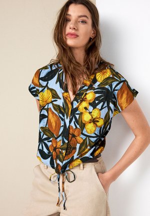 Next, REGULAR FIT - TEXTURED V-NECK TIE FRONT SHORT SLEEVE TOP . - Blouse - blue yellow floral print