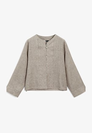 Helles graues Leinenbluse mit rundem Ausschnitt, langen Ärmeln und einer vorderen Knopfleiste mit fünf Knöpfen sowie subtilen Texturvariationen.