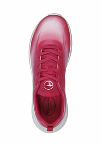 Scarpa da ginnastica rosa con una tomaia in rete traspirante, punta rotonda e suola in gomma bianca. Presenta lacci sottili ed elementi di design testurizzati.
