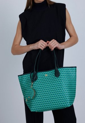 Borsa a tracolla con motivo geometrico verde, texture liscia e doppio manico. Dotata di una piccola pochette rotonda con cerniera attaccata al lato.