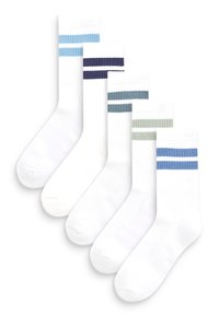 Chaussettes blanches avec des rayures colorées en bleu, marine, turquoise et vert en haut. Texture côtelée avec une finition lisse. Cinq paires exposées.