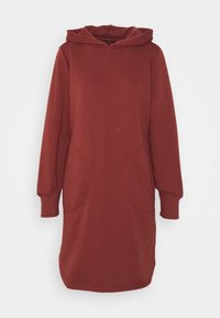 Rdzawoczerwona sukienka z kapturem wykonana z miękkiego materiału, z długimi rękawami, dwoma dużymi kieszeniami z przodu i luźnym krojem.