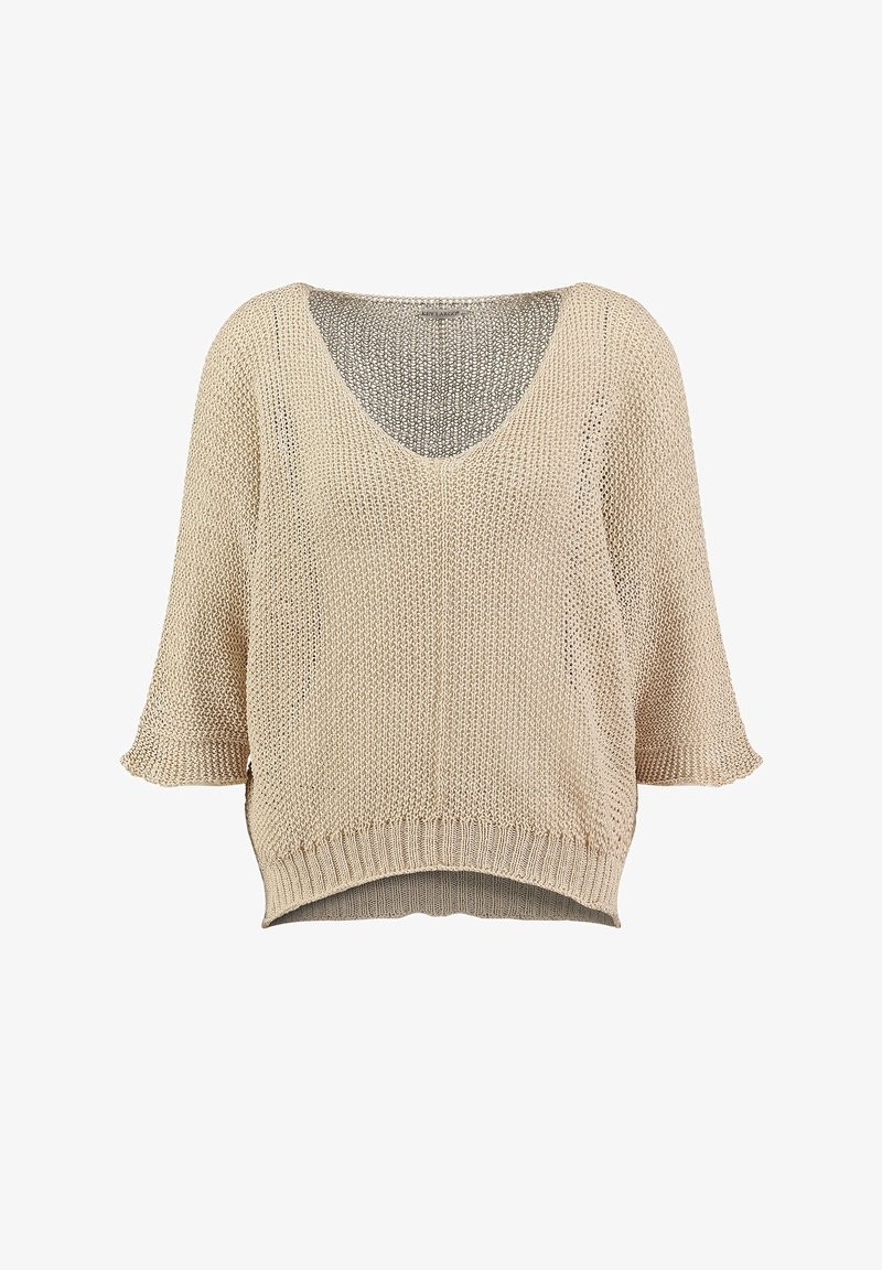 Suéter beige de punto suelto con escote en V, mangas tres cuartos y dobladillo acanalado, ligeramente más largo en la parte trasera.