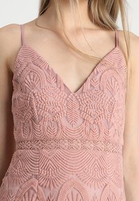 Love Triangle Cocktailklänning - light pink