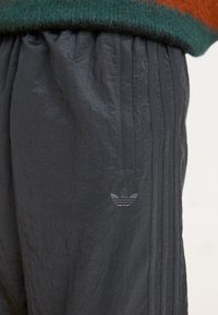 adidas Originals Teplákové kalhoty - black