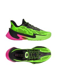 Limoengroene en zwarte sportschoenen met een bovenwerk van gaas, roze accenten en een gestructureerde zool. Voorzien van een veterluiting en logodetails.