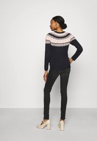 ONLY MATERNITY OLMABELONE - Stickad tröja - night sky/cloud dancer/misty rose