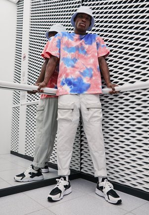 Nike Sportswear AIR HUARACHE UNISEX - Zapatillas - black/white