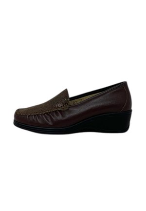 Scarpa slip-on da donna in pelle marrone, con fronte testurizzato, tacco basso a cuneo e punta arrotondata.