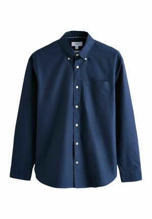 Cămașă albastru marin cu mâneci lungi, nasturi și guler cu nasturi, cu buzunar la piept, prezentată pe un fundal alb.