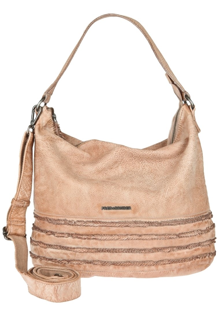 Sac à main en cuir rose clair avec un design décontracté. Présente des accents tressés et une bandoulière réglable. Fermeture éclair sur le dessus.