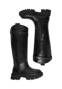 Botas negras de cuero hasta la rodilla con suelas de goma resistentes, que cuentan con cremallera lateral, detalle de correa con hebilla y un acabado liso y elegante.