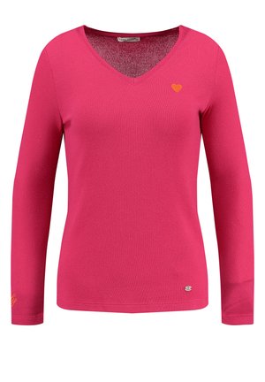 Langärmliges, V-Ausschnitt-Top aus leuchtend pinkem Stoff. Mit einem orangefarbenen Herzdetail auf der Brust und gestickten Akzenten am Ärmel.