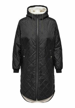 Manteau long matelassé noir avec capuche, dotée d'une douce doublure crème, fermeture éclair et poches latérales ; poignets élastiques avec cordons décoratifs.