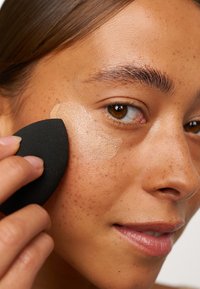Collistar EVEN FINISH FOUNDATION+PRIMER - Fond de teint - n.4 biscuit
