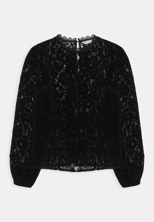 Sort blondebluse med lange ærmer, rund halsudskæring og bølget kant. Har et tekstureret blomsterreliefmønster og en nøglehulslukning bagpå.