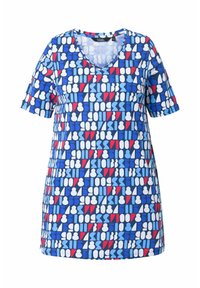 Robe à manches courtes bleue, dotée d'un motif géométrique avec des formes rouges, blanches et bleu clair ; design en v ; texture de tissu douce.