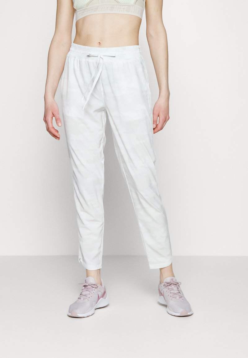 GAP RECYCLED WOVEN TAPERED PANT Tracksuit bottoms white camo/white