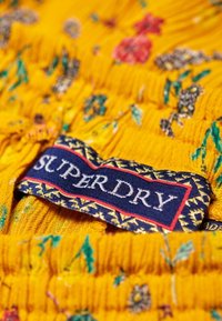 Superdry & Co Short - yellow