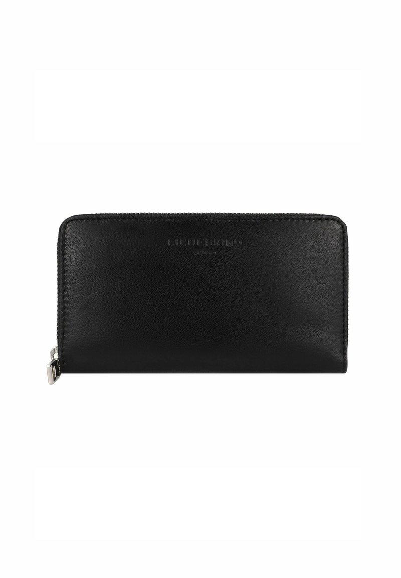 Portafoglio in pelle nera con una texture liscia, forma rettangolare e chiusura con zipper. Presenta un logo impresso sul davanti.