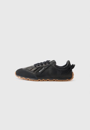 QUARR - Trainers - black