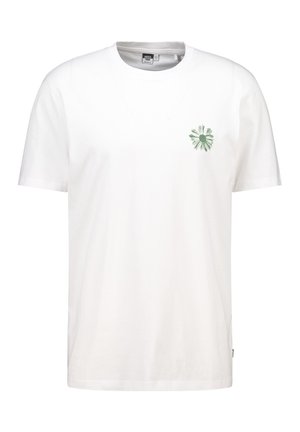 T-shirt en coton blanc avec un col en v et des manches courtes. Présente un design floral vert sur la poitrine gauche. Forme simple et droite.
