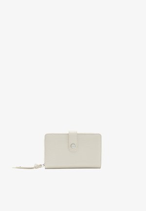 Kompaktowy beżowy skórzany portfel z zatrzaskiem i komorą na zamek, z małym okrągłym metalowym logo na przodzie.