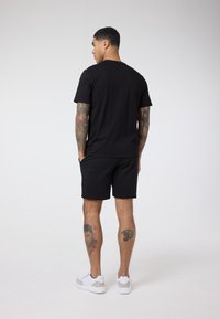 CLOSURE London DOUBLE LOGO SET - Lühikesed püksid - black