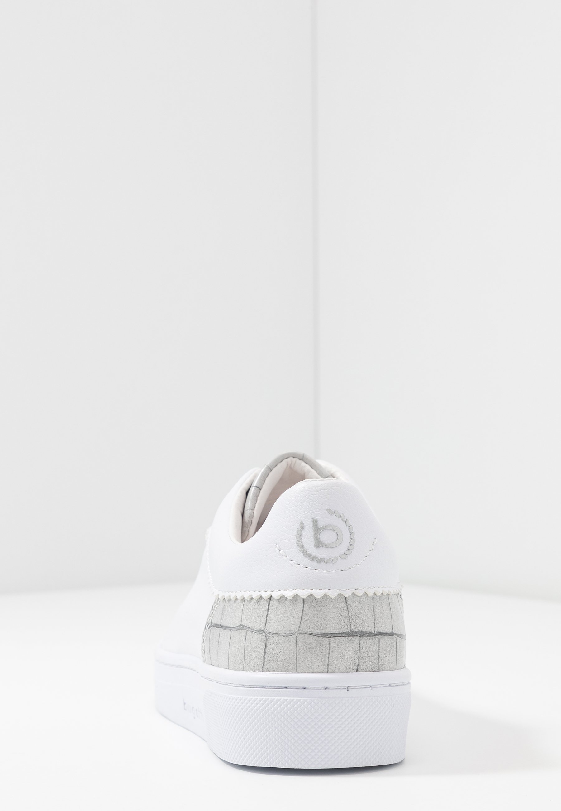 Bugatti ELEA Joggesko whitelight grey Zalando.no Bugatti ELEA Joggesko whitesilver Zalando.no