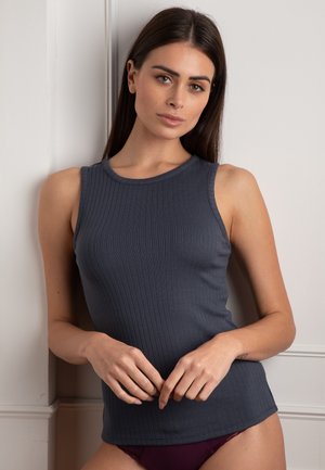 Top senza maniche a coste di colore blu navy, realizzato in tessuto morbido. Presenta un collo rotondo e una silhouette aderente, con dettagli di design minimalisti.